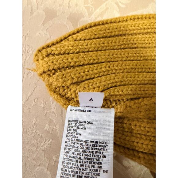 Uniqlo x KAWS WINTER HEATTECH Beanie in Yellow